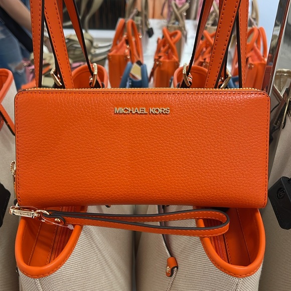 MICHAEL KORS JST
Leather Continental Wristlet Phone Case Wallet
Poppy
NWT - Picture 12 of 16